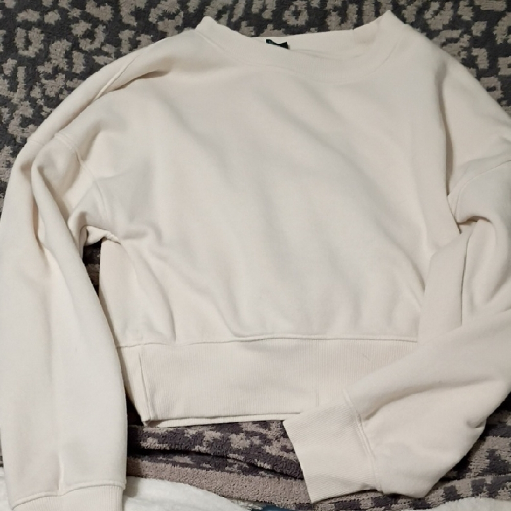 Wild Fable Cream Sweatshirt